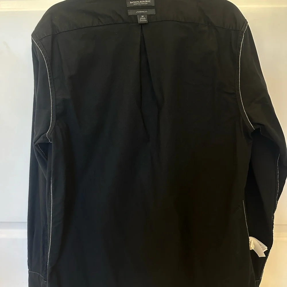 Medium Banana Republic Organic Black Casual Button-Down Shirt